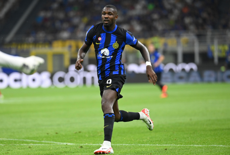 图片报：阿方索价值1.2亿欧续约方案获批 拜仁需甩掉部分高薪球员